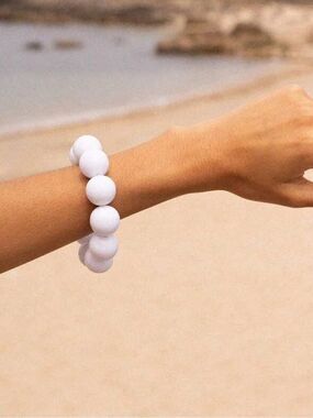 Chunky White Bead Bracelet N2329